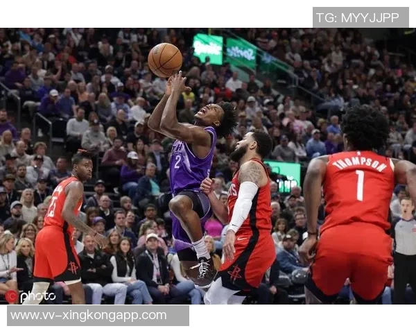 达卡里约翰逊替补出战28分钟高效贡献26分11篮板5助攻3盖帽